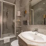 Heinz Hotel 4*