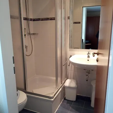 Heinz Hotell 4*